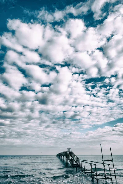 Vista Para Praia Com Mar Céu Saline Itália — Fotografia de Stock