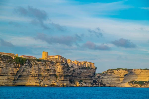 Malta 'nın güzel sahil şeridi manzarası