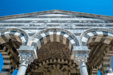 Fransa 'nın Korsika şehrinde kıyı manzarası