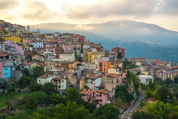 Fransa 'nın Korsika şehrinde kıyı manzarası