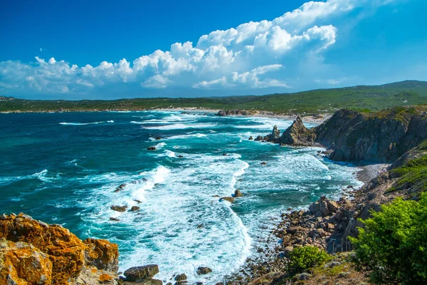 Korsika tatil beldesinde Rocky shore, Fransa