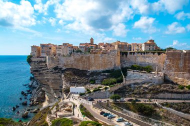 Fransa 'nın Korsika şehrinde kıyı manzarası