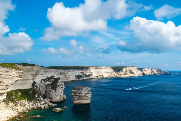 Kortikası kayalıkları ve deniz manzarası ile kıyı manzarası, Fransa