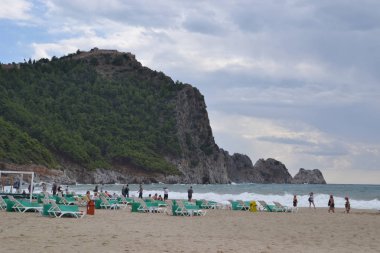 Alanya Türkiye 25 Ekim 2018: Kleopatra Plajı boş zaman etkinliği yapıyor Beach Alanya, Türkiye, kişilerde bulutlu gün