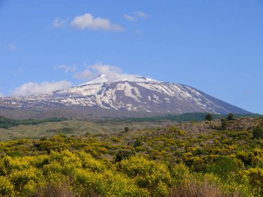 Etna Dağı, güzel görünüm yanardağ güneşli bahar günü Etna'Zirvesi