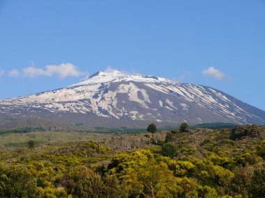 Etna Dağı, güzel görünüm yanardağ güneşli bahar günü Etna'Zirvesi