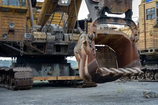 Giant Excavators Brink Great Career Old Rusty Technology Has Served — Stock Photo, Image