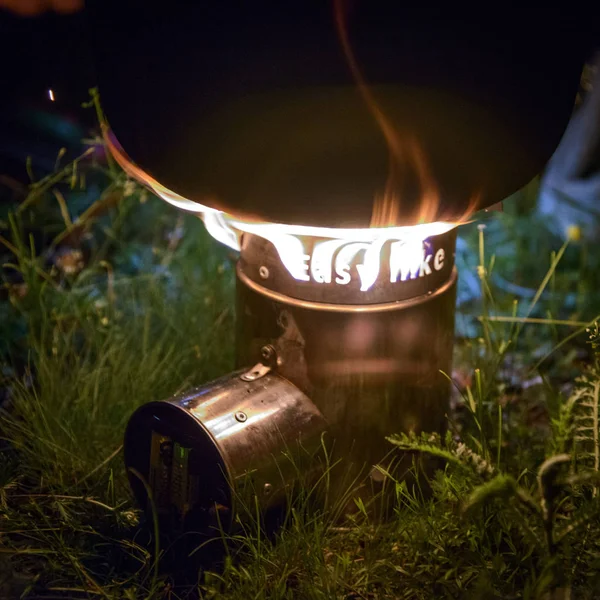 Cocinar Estufa Estufa Está Sobre Una Estufa Metal Que Arde —  Fotos de Stock
