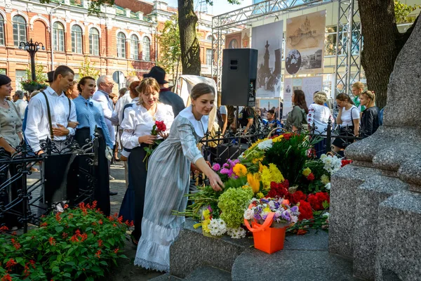 Poltava, Ukrayna - 09 Eylül 2019: Tanınmış Ukraynalı yazar, şair, Aeneid yazarı, oyun yazarı, yeni Ukrayna edebiyatı ve pu kurucusu doğumunun 250 yıldönümü kutlamaları