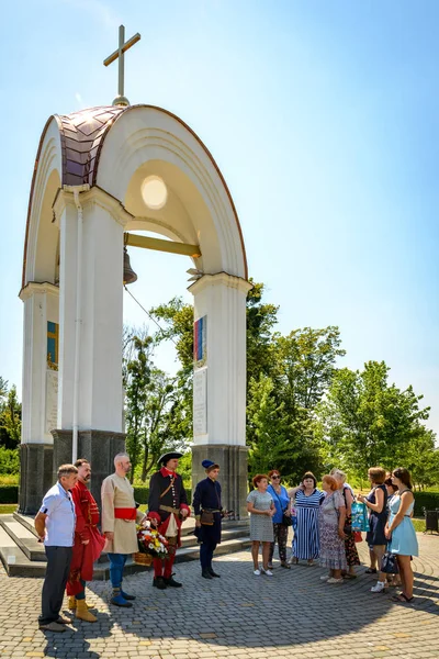 Poltava, Ukrayna - 27 Haziran 2019: Poltava Savaşı'nın 310. Hafızanın rotunda çiçek döşeme. Büyük Kuzey Savaşı 1709