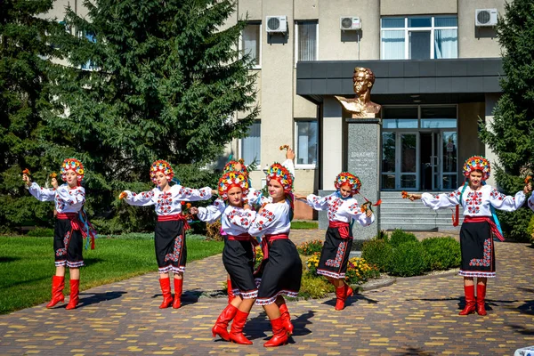 Poltava-yaresk, Ukraine - 10. September 2019: Veranstaltungen anlässlich des 125. Geburtstages des prominenten ukrainischen Filmregisseurs Alexander Dovzhenko und der Vorstellung der touristischen Route. — Stockfoto