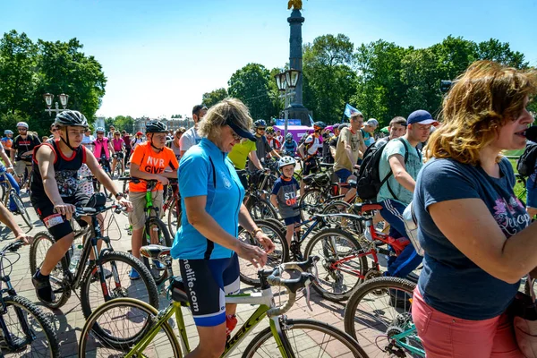 Poltava, Ukrayna - 18 Mayıs 2019: Yerel halk 