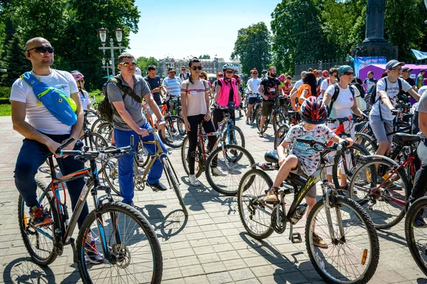 Poltava, Ukrayna - 18 Mayıs 2019: Yerel halk 