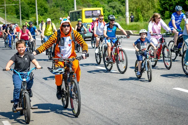 Poltava, Ukrayna - 18 Mayıs 2019: Yerel halk 