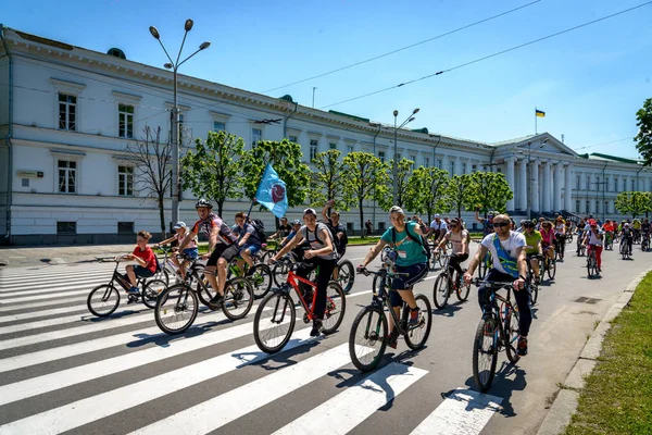 Poltava, Ukrayna - 18 Mayıs 2019: Yerel halk 