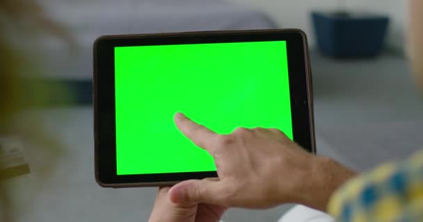 Man uses a tablet computer with chroma key, close up — Stock Video