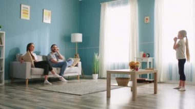 Kağıt Kupa Telefonuyla Aile Eğlencesi
