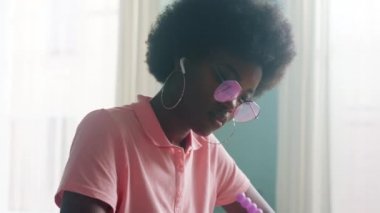 Kadın Öğrenci Yazıyor