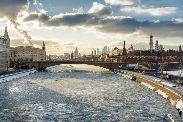 Вид Закат Плавучего Моста Над Москвой Парке Зарядье Возле Красной — стоковое фото