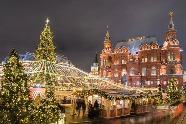 Festliche Neujahrsbeleuchtung Auf Dem Maneschnaja Platz Der Nähe Des Roten — Stockfoto