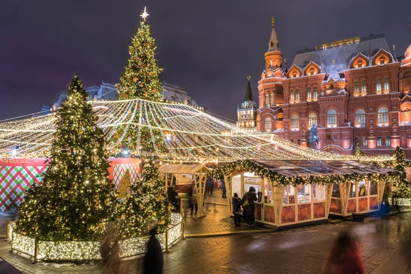 Festliche Neujahrsbeleuchtung Auf Dem Maneschnaja Platz Der Nähe Des Roten — Stockfoto