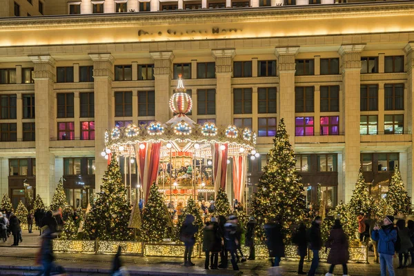 Festliche Neujahrsbeleuchtung Auf Dem Maneschnaja Platz Der Nähe Des Roten — Stockfoto