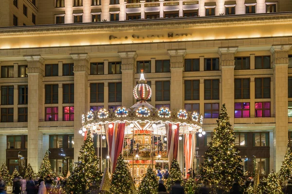 Festliche Neujahrsbeleuchtung Auf Dem Maneschnaja Platz Der Nähe Des Roten — Stockfoto