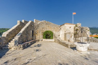 Ismarlayarak tarihi merkezi eski kasaba Budva, Montene