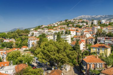 Güneşli görünümünü Herceg Novi, Karadağ.