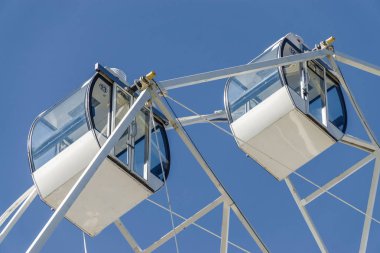 Nalchik, Kabardey-Balkar, Russi'de dönme dolabın güneşli manzarası