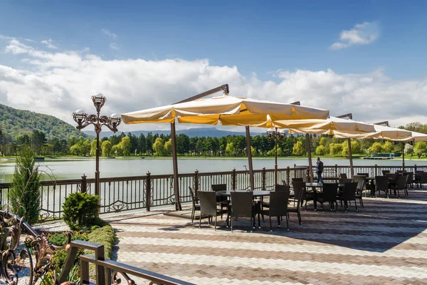 Nalchik, Kabardey-Balkar, Rus gölün güneşli panoramik görünümü