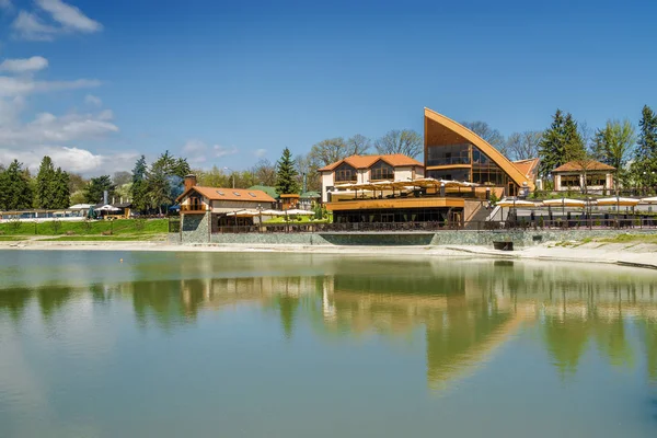 Nalchik, Kabardey-Balkar, Rus gölün güneşli panoramik görünümü