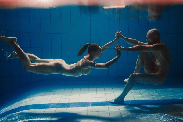 Onderwater Portret Van Atlethic Sportieve Dansen Het Doen Van Yoga — Stockfoto