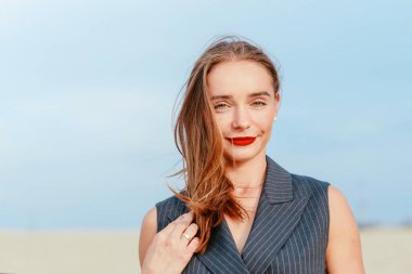 açık güzel, şık, zarif, beyaz, Genç kadın portresi