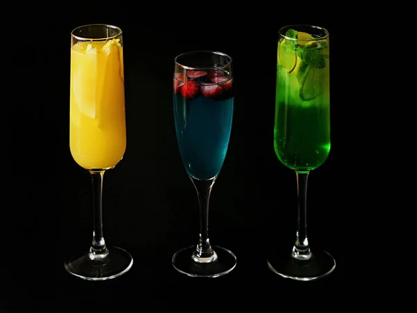 Pisco Hapan Cocktail Pöydällä Baarissa Italialainen Päärynä Värikkäät Cocktailit Pöydällä — kuvapankkivalokuva