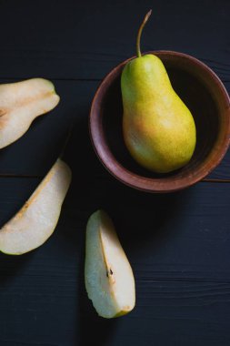 plaka ve cuted neredeyse masada tüm armut