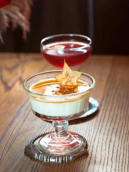 Десерт Панакота Красный Коктейль — стоковое фото