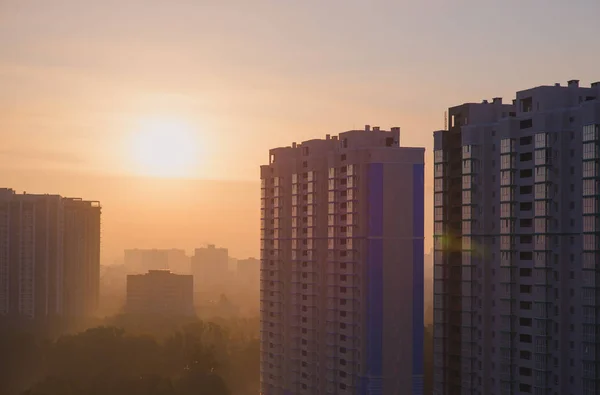 Pôr Sol Smog Cidade Urbana — Fotografia de Stock