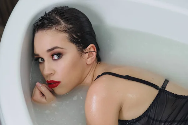 Chica Sensual Baño Lencería Con Espuma — Foto de Stock