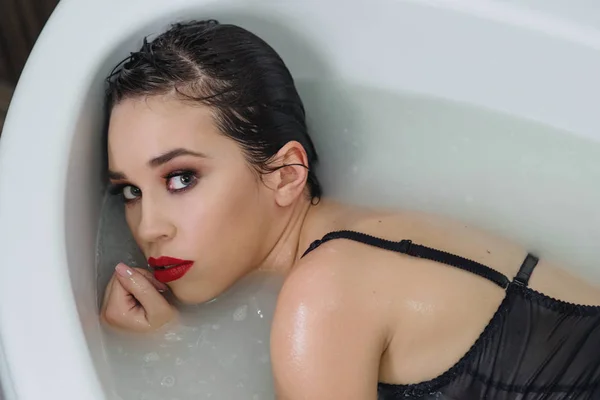 Sensual Menina Banho Lingerie Com Espuma — Fotografia de Stock