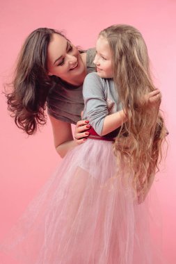 beyaz anne gülümseyen güzel mutlu portre