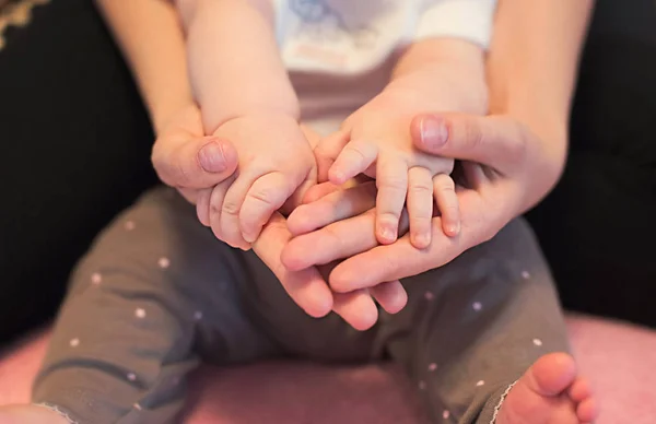 Handen Van Onvolledige Familie Familie Vader Moeder Kind — Stockfoto