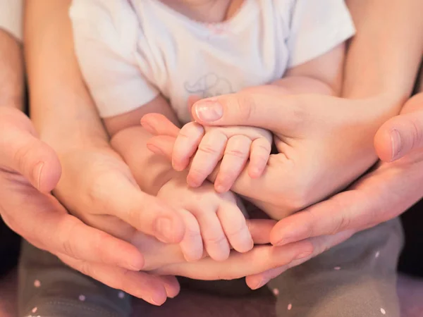 Handen Van Volledige Familie Vader Moeder Kind Relatie — Stockfoto