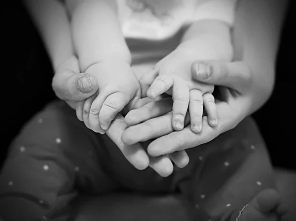 Handen Van Onvolledige Familie Familie Vader Moeder Kind — Stockfoto