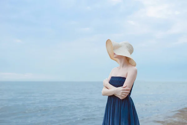 Caucasian Beautiful Stylish Blonde Woman Blue Dress Straw Hat Standing — Stock Photo, Image