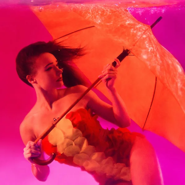 Belle Étonnante Jolie Jeune Femme Élégante Maillot Bain Avec Parapluie — Photo