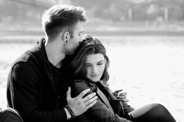 Belo Incrível Engraçado Alegre Jovem Casal Homem Mulher Abraçando Livre — Fotografia de Stock