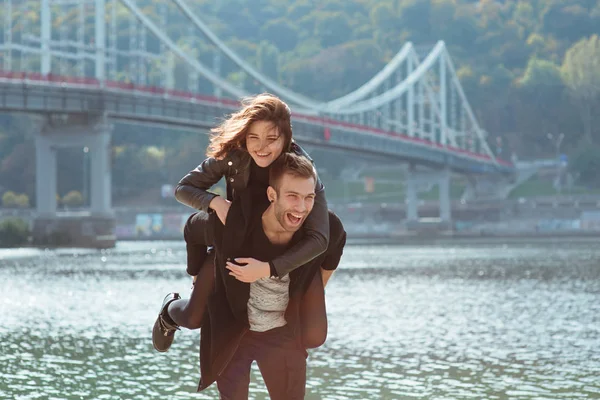 Schöne Erstaunliche Lustige Fröhliche Junge Paar Mann Und Frau Freien — Stockfoto