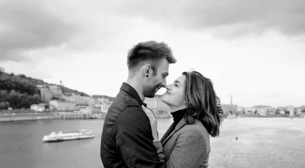 Schöne Erstaunliche Süße Fröhliche Junge Paar Mann Und Frau Steht — Stockfoto