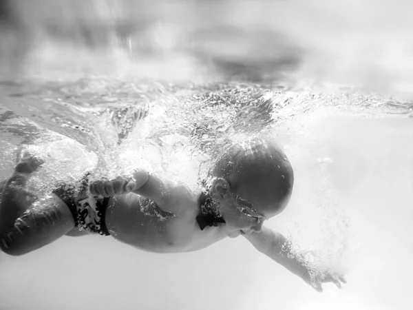 Little Boy Infant Red Butterfly Diving Underwater Swimming Pool Learn — Stock Photo, Image